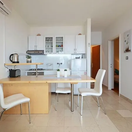 Tomas No.2 Apartment